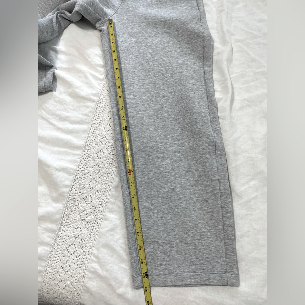 EUC Uniqlo Ballon Sweat Pants - Picture 12 of 16